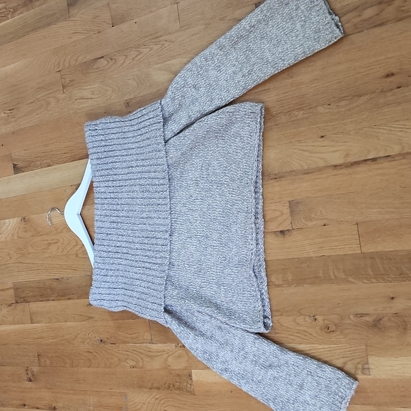 Aerie **2/$12**LIKE NEW off the shoulder Sweater Size XS - Picture 3 of 4
